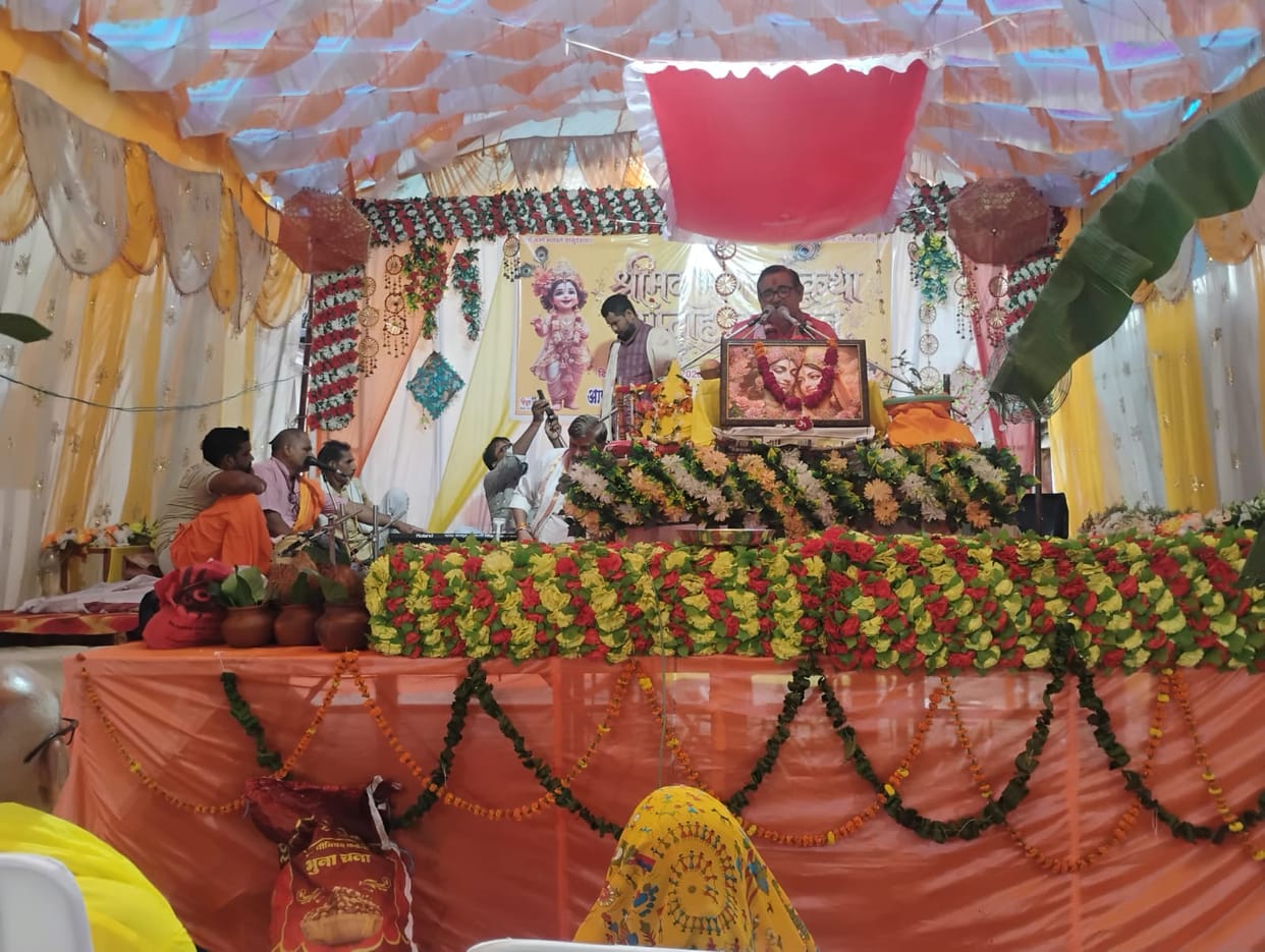 Narration of the stories of Ajamila and Prahlad in the Bhagavata Katha