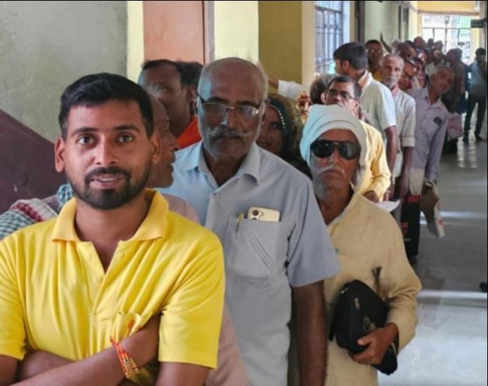 Compensation not received even after death by electrocution; directives issued for action against the Lekhpal and Kanungo.