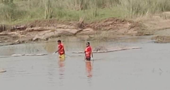 Husband drowned while fishing at Kudurmali Anicut; wife narrowly escaped after failed rescue attempt,