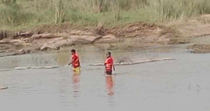 Husband drowned while fishing at Kudurmali Anicut; wife narrowly escaped after failed rescue attempt,