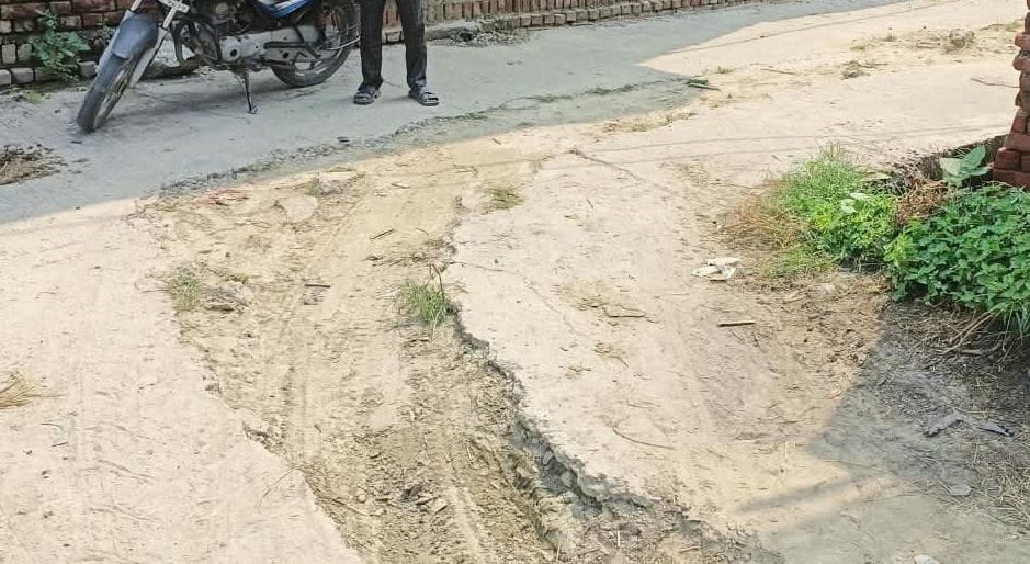 फोटो 10 सोरोंजी की ग्राम पंचायत गुरहना के गांव नगला दौली में जल जीवन मिशन योजना पाइप लाइन बिछान