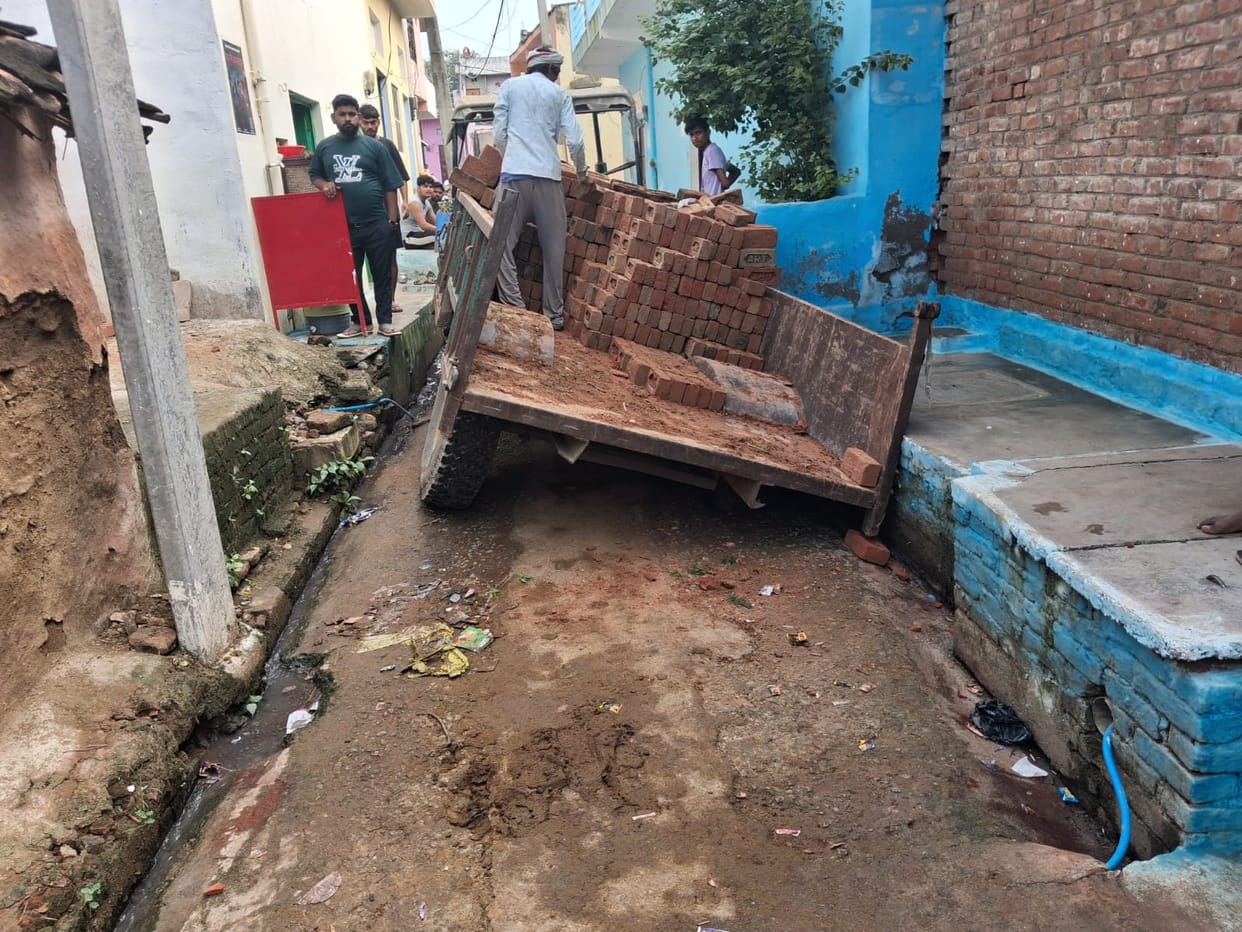 Tractor-trolley sinks into CC road; route blocked for 24 hours.