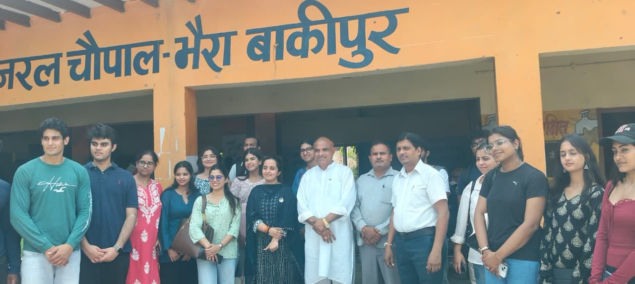फोटो: सोनीपत के गांव भैरा बाकीपुर में ओपी जिंदल ग्लोबल यूनिवर्सिटी व अधिवक्ताओं की ओर से लगाए 
