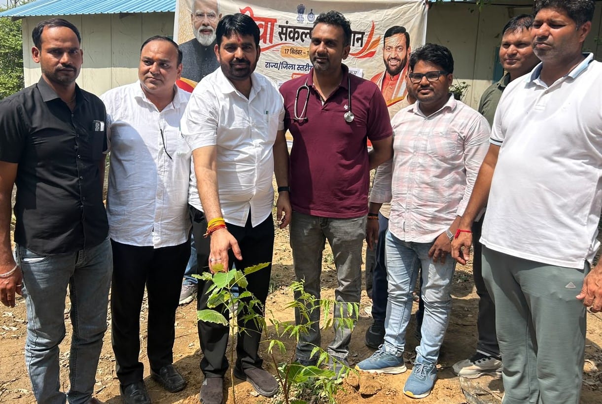 Cleanliness drive conducted on Gurudwara Road; Mayor appeals to shopkeepers to maintain cleanliness.