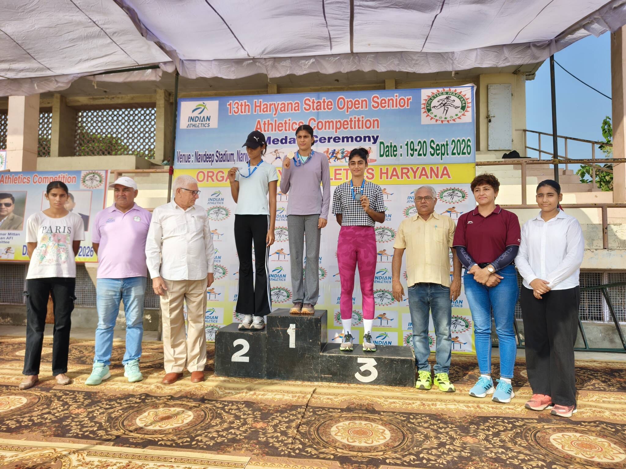 फतेहाबाद। विजेता खिलाड़ियों को सम्मानित करते एसोसिएशन के पदाधिकारी। एसोसिएशन