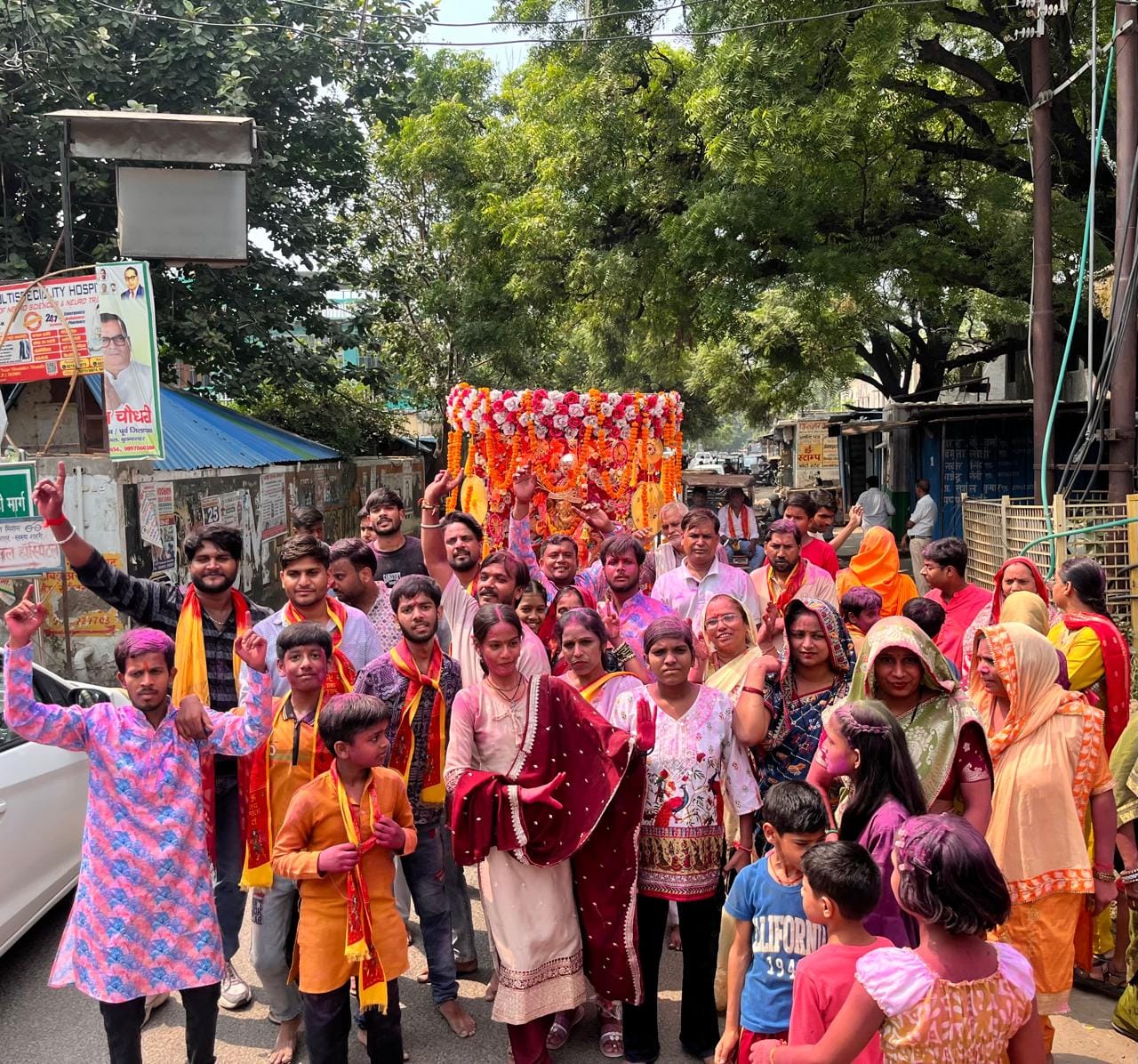 गणपति विसर्जन के लिए धूमधाम से जाते श्रद्धालु। संवाद