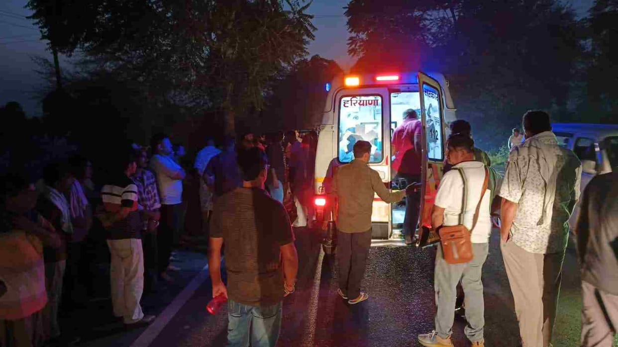 Three friends on a bike returning from Ganpati immersion were run over by a pickup, two died, the seriously injured one referred to Hisar, First Information Report filed against the unknown driver
