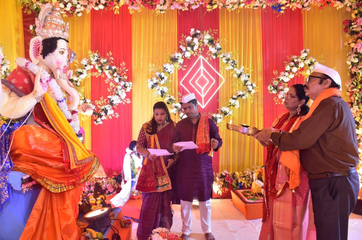 Devotees bade farewell to Vighnaharta with teary eyes.