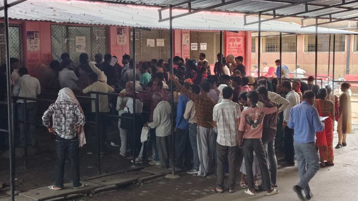 Patients distressed by mismanagement at the district hospital; getting a registration slip takes up to an hour and a half.