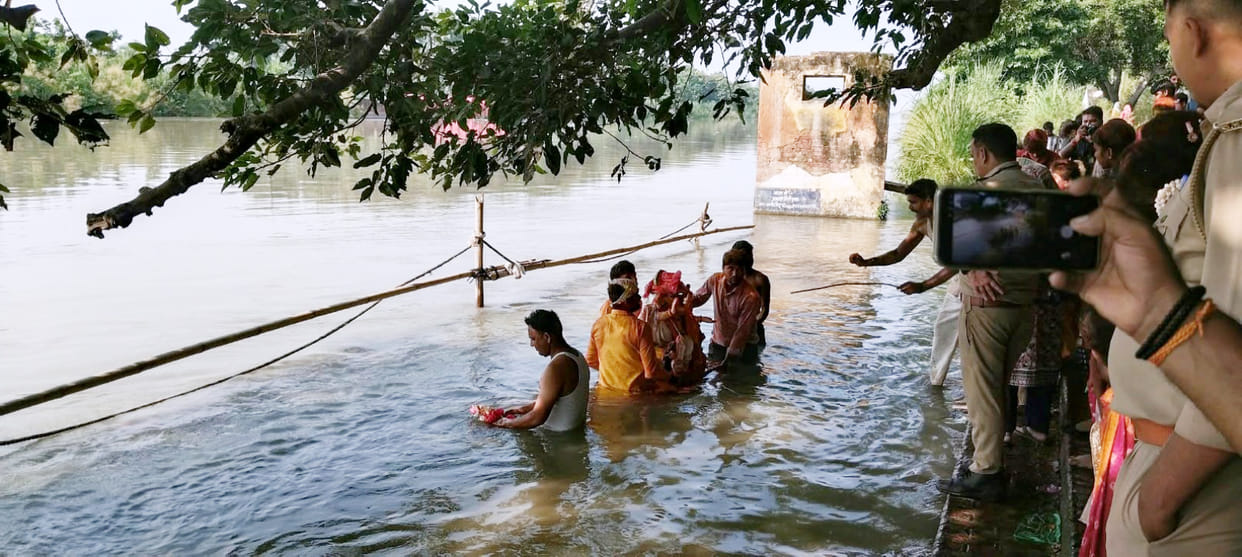 Ganesh Visarjan celebrated with great fanfare; Bappa bid an emotional farewell at the Bhola Gangnahar.