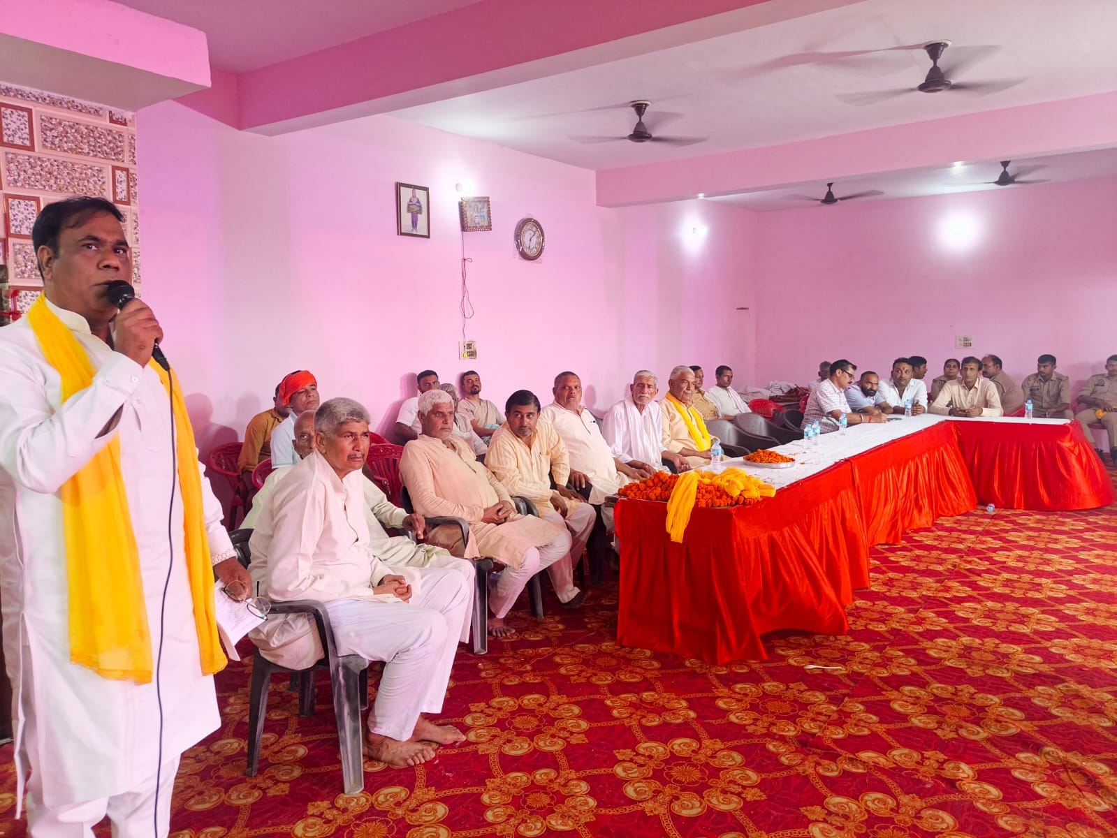खरखौदा के गांव पांची में बाबा जाहरवीर मंदिर में आयोजित मेला कार्यक्रम में उपस्थित अतिथि (आयोजक)