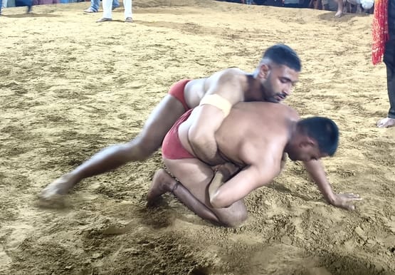 Both major wrestling bouts, each carrying a prize of 61,000, ended in a draw.