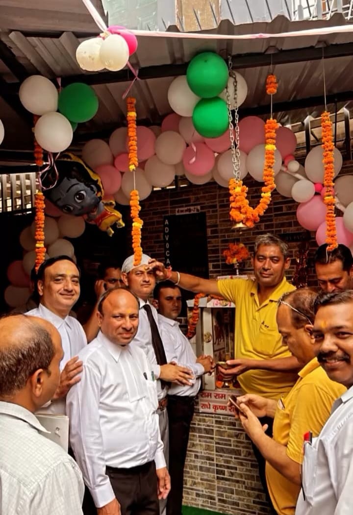 Advocates danced to the bhajans of Radha Rani