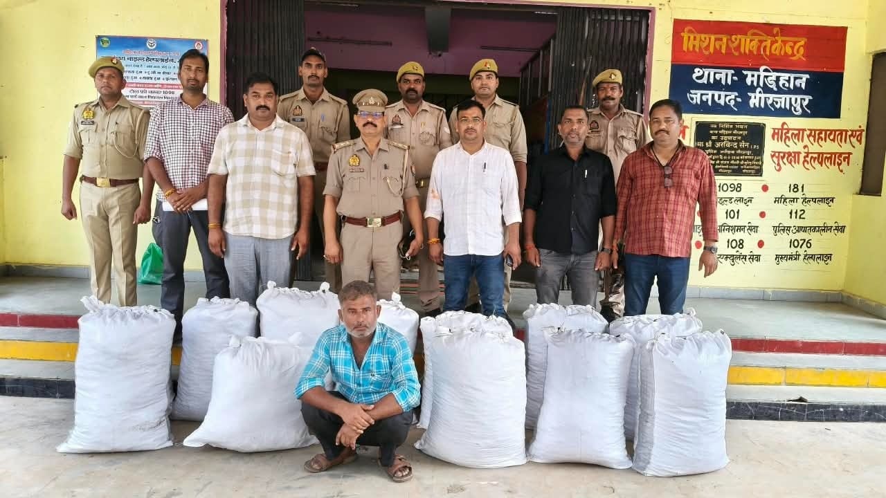 मड़िहान में गांजा के साथ पकड़ा गया आरोपी। स्रोत- पुलिस
