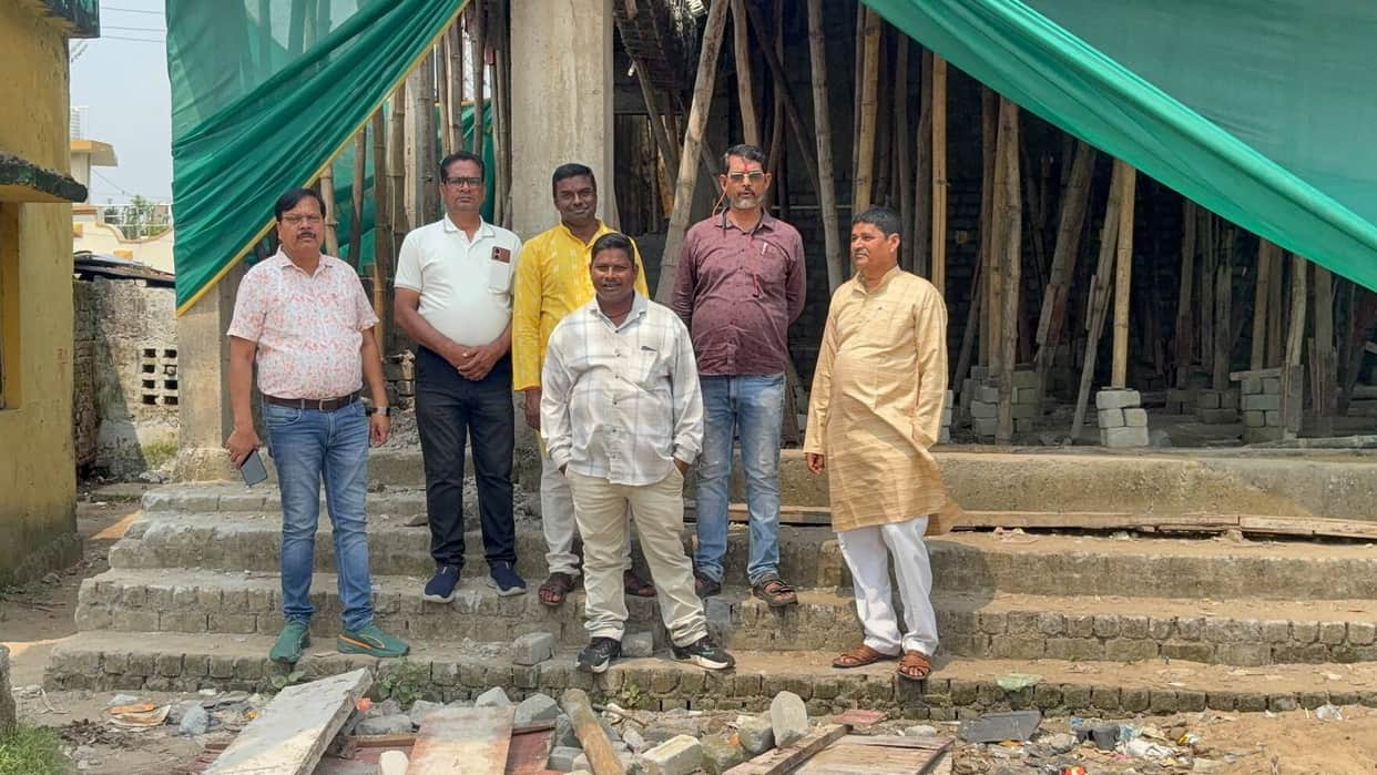 Under-construction stage awning collapsed 24 hours after casting, people narrowly escaped; corruption