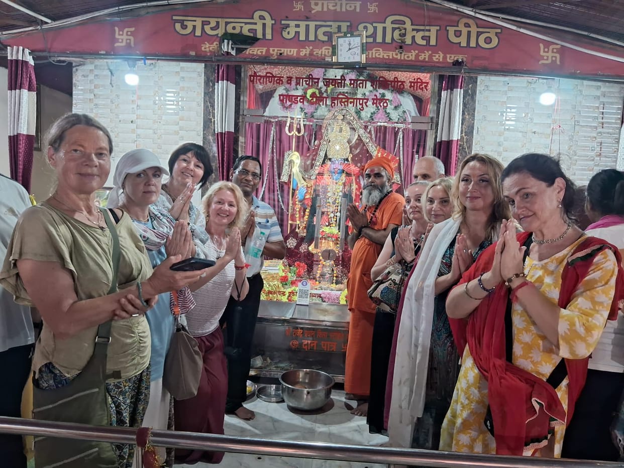 Russian tourists visited Hastinapur and felt the lack of facilities.