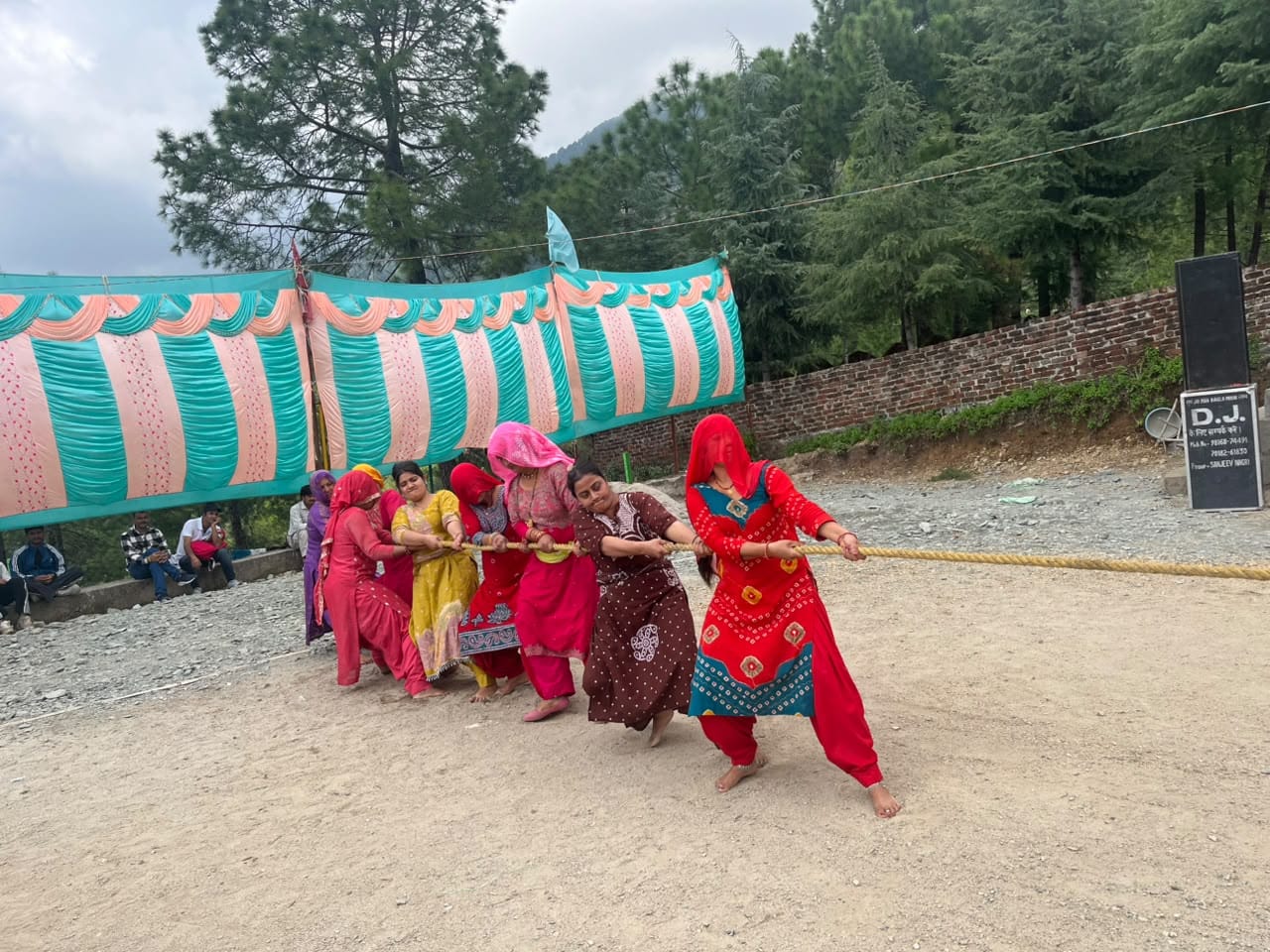 सुकेड़ी खेल मैदान में बलिदानी रविकांत की स्मृति में आयोजित तीन दिवसीय खेल प्रतियोगिता में रस्सा