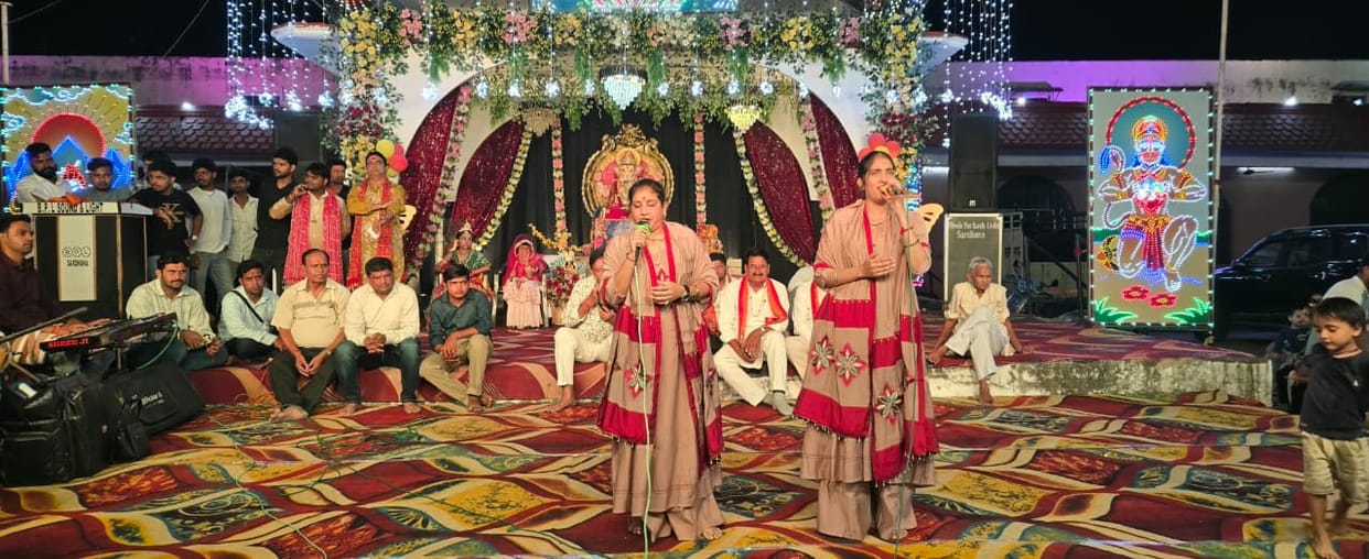 The tableau depicting the 'Maharaas' of Radha and Krishna captivated hearts; the birth anniversary of Radha (Radha Ashtami) was celebrated by cutting a cake.