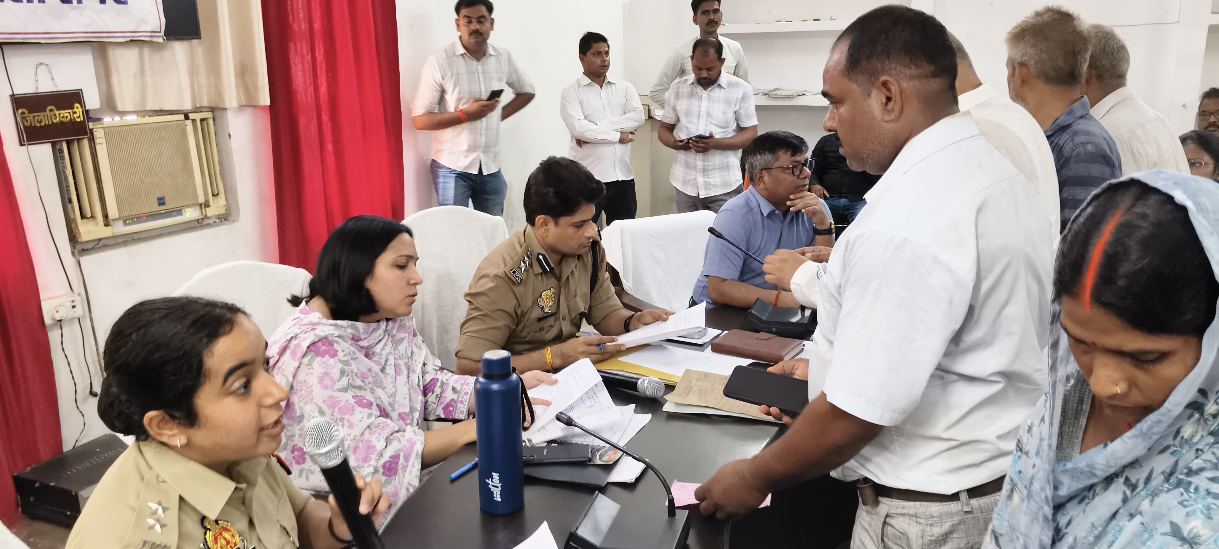 सदर तहसील में समाधान दिवस में सुनवाई करती डीए कृत्तिका ज्योत्स्ना व एसपी