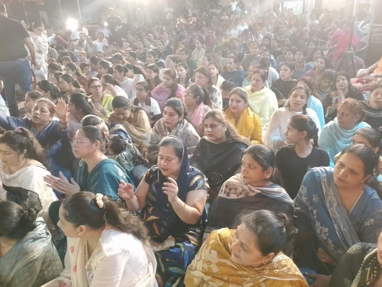 Radha Rani Lado Hamari, joy spread in Braj... bhajan echoed.Radha Rani Lado Hamari, joy spread in Braj... bhajan echoed.