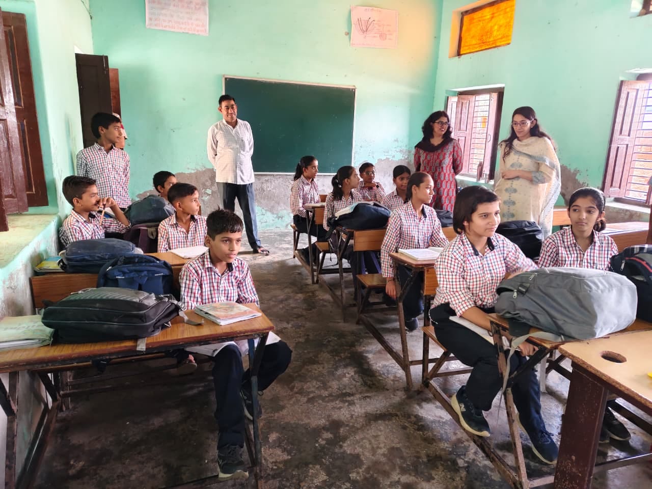 27 राजकीय वरिष्ठ माध्यमिक विद्यालय मोरखेड़ी का औचक निरीक्षण करते सांपला के एसडीएम अंकिता पंवार 