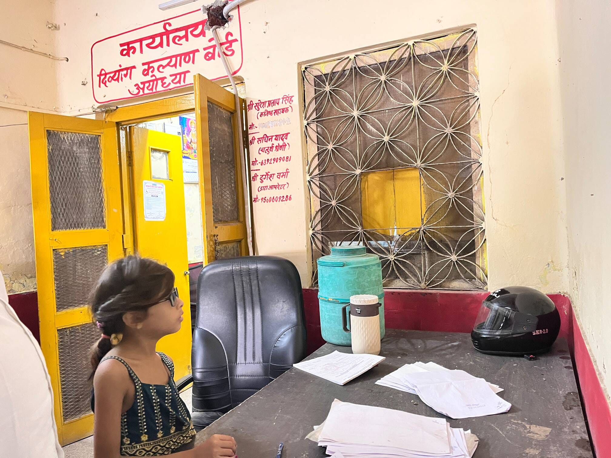 41--जिला अस्पताल के दिव्यांग काउंटर से गायब कर्मचारी। अमर उजाला