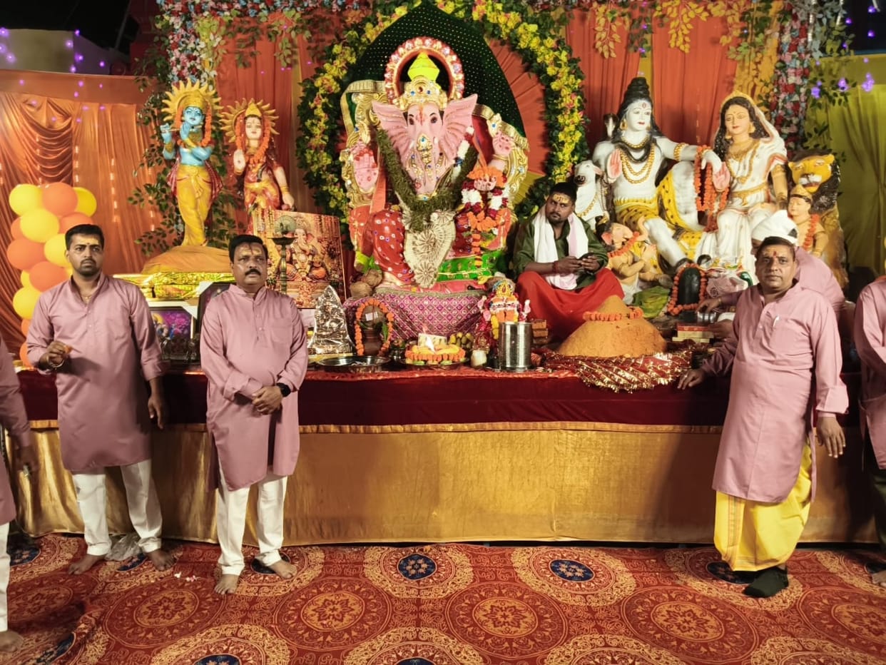 Devotees danced to Ganpati Bappa's bhajans until late into the night.