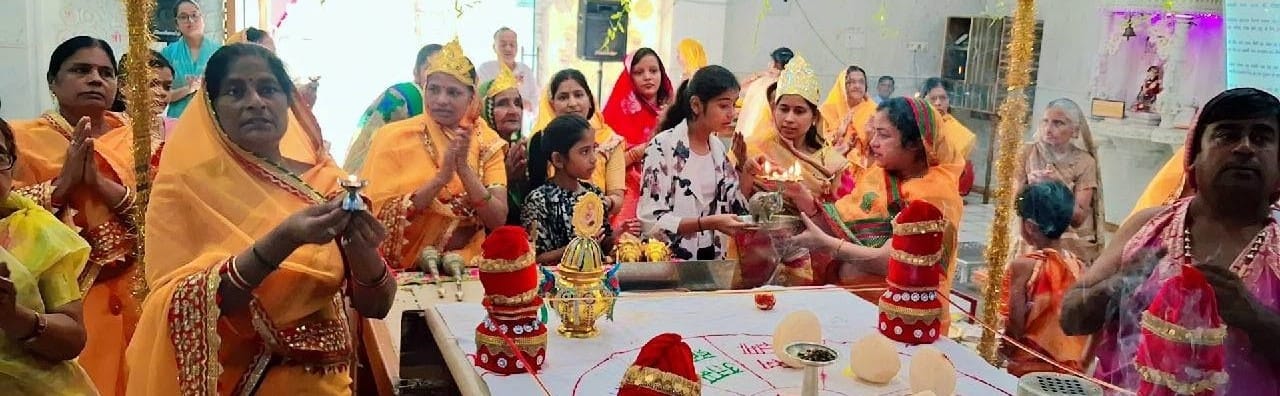 बाह: पारसनाथ दिगंबर जैन मंदिर बाह में उत्तम सत्य धर्म की पूजा