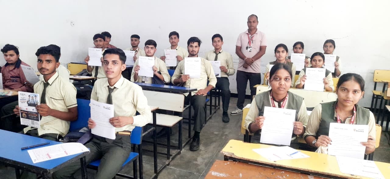 बहसूमा। डीपीएम पब्लिक स्कूल की प्रतियोगिता का फोटो स्कूल प्रबंधन