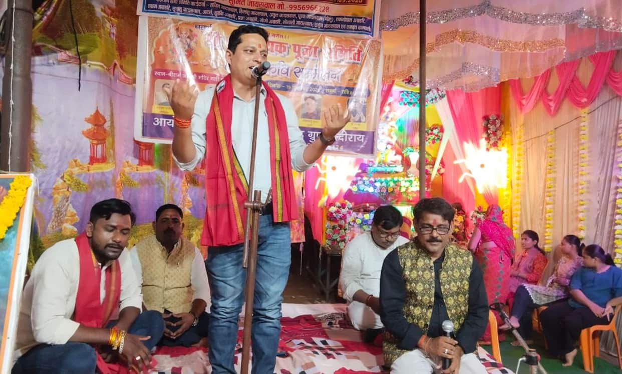 Poets displayed their creations at the Kavi Sammelan