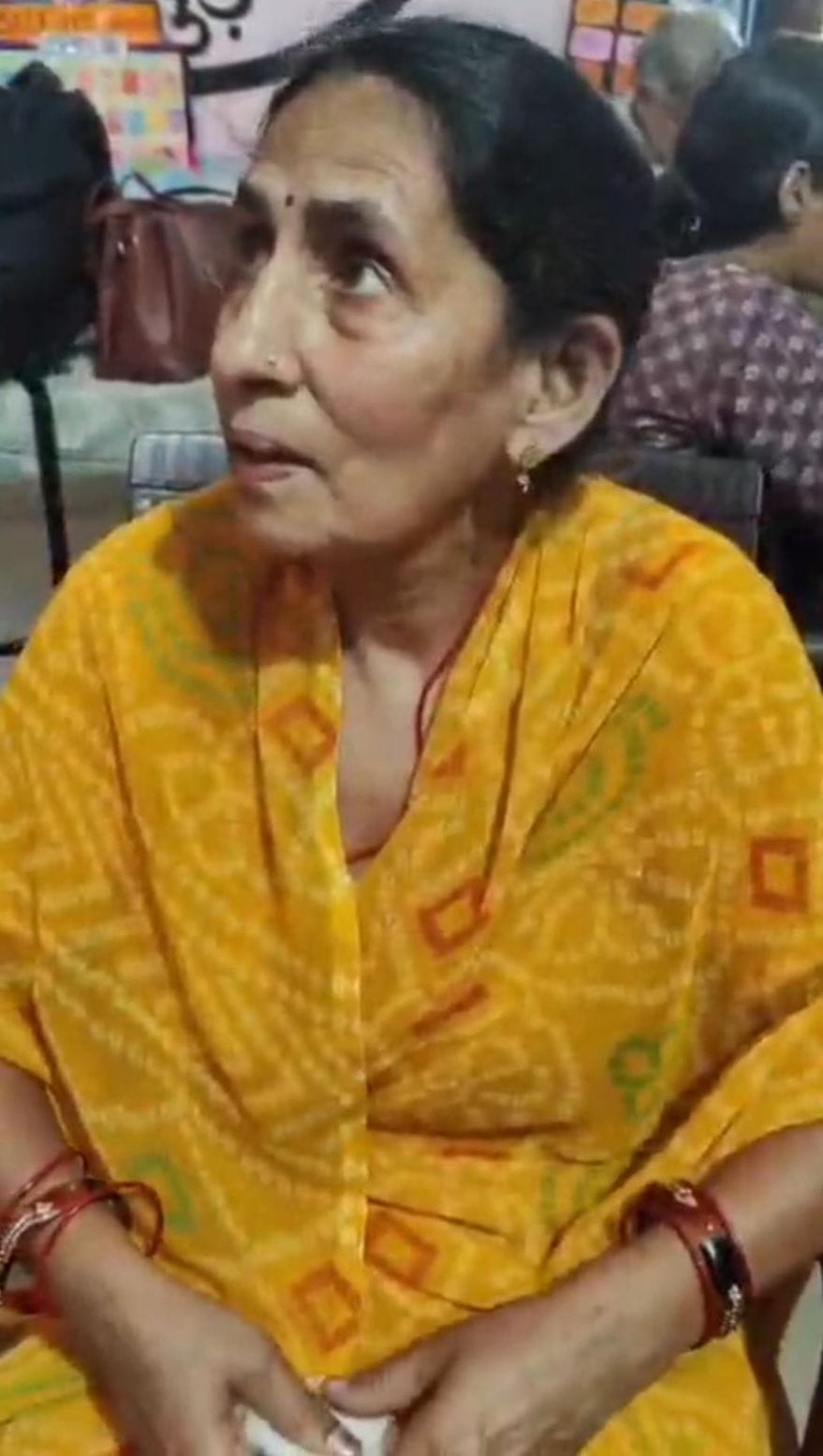 चेन छीनने का शिकार हुई महिला।
