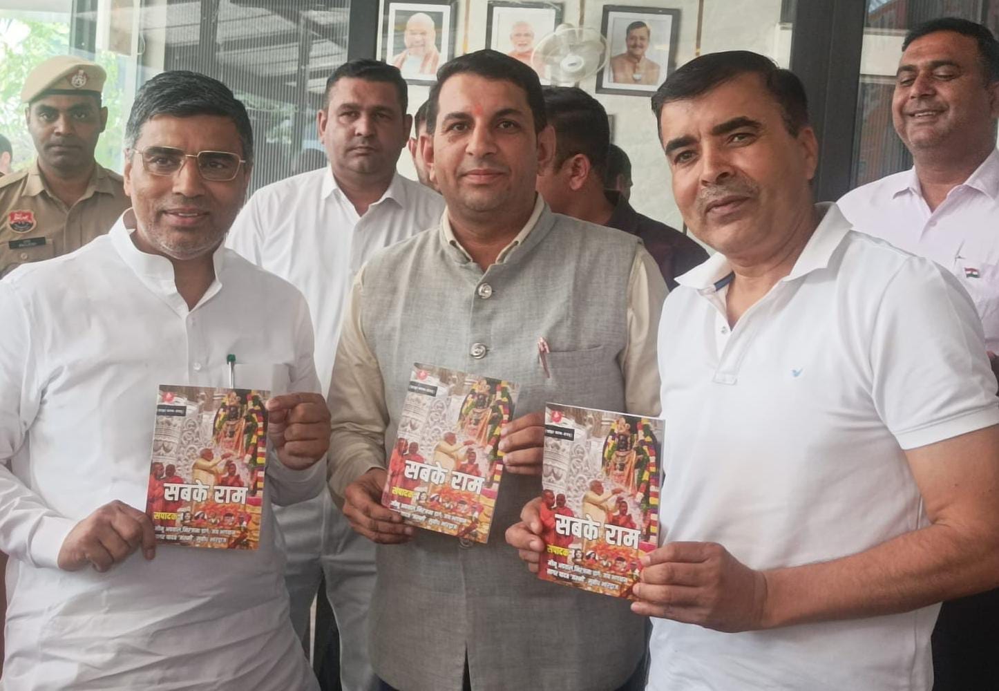 डॉ. जय भगवान की पुस्तक का विमोचन करते शिक्षा मंत्री महिपाल ढांडा। स्रोत : प्रवक्ता