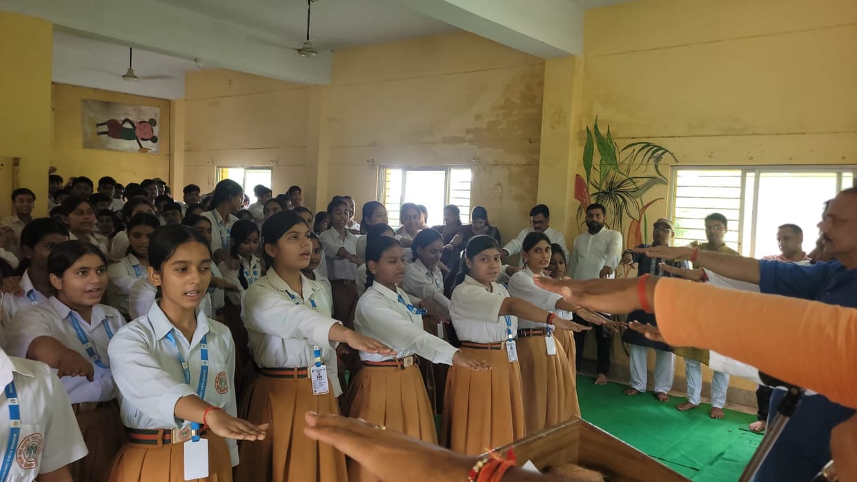 Message of peace at Maharishi Vidya Mandir on World Peace Day.