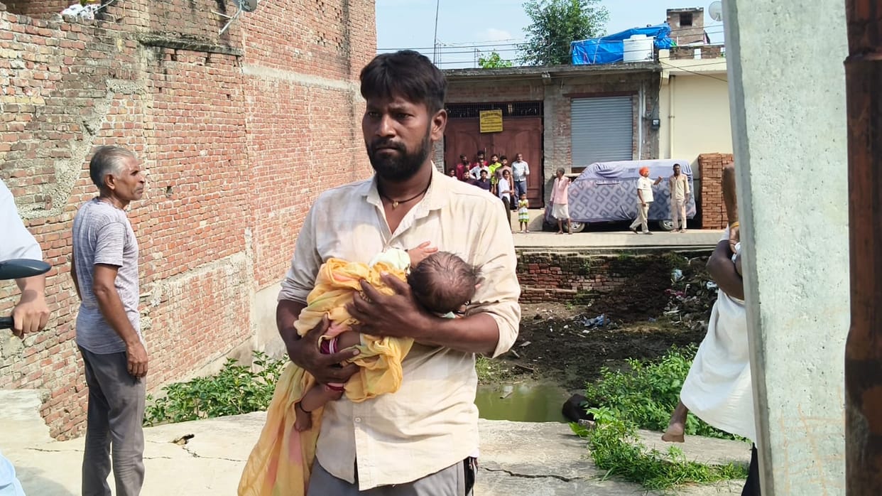 firozabad news electric shock 4 burned
