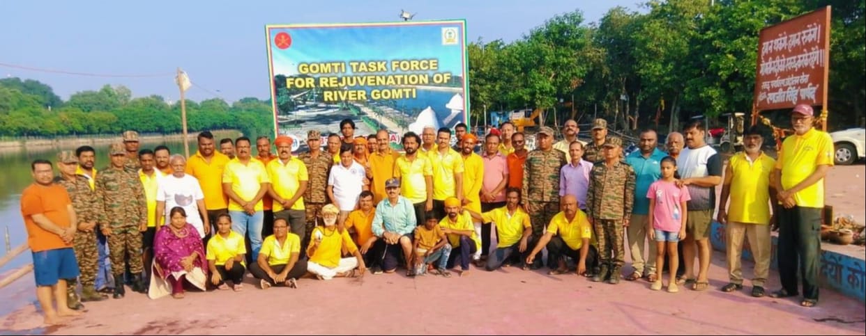 Three quintals of waste removed from the Gomti River