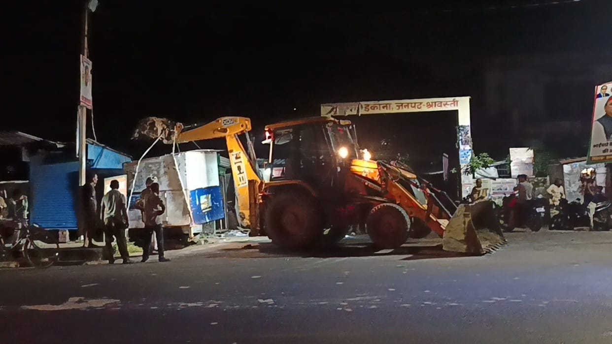 Encroachments removed from Tehsil Gate; bulldozers used on four shops.