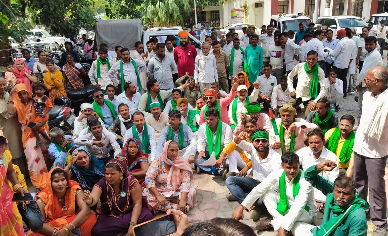 Farmers staged a protest to secure early payment for sugarcane.