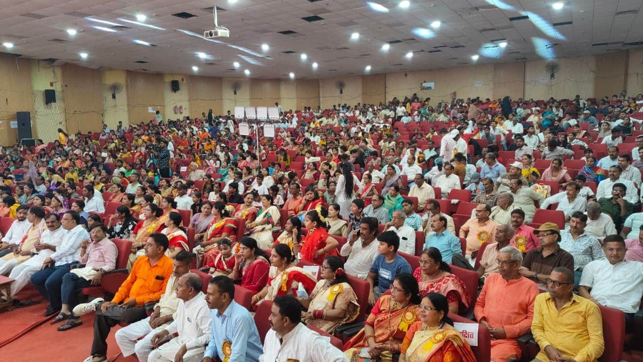 कलेक्ट्रेट परिसर स्थित गंगा बहुद्देशीय सभागार में ब्याहुत जायसवाल कलवार महासभा की ओर से बलभद्र