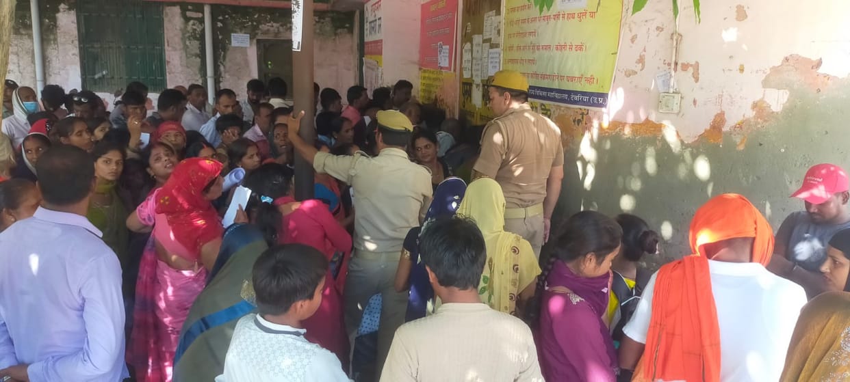 Crowd of patients swarms medical college; difficulty faced in obtaining medicines.