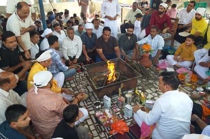 Devotees partook of the *prasad* at the community feast