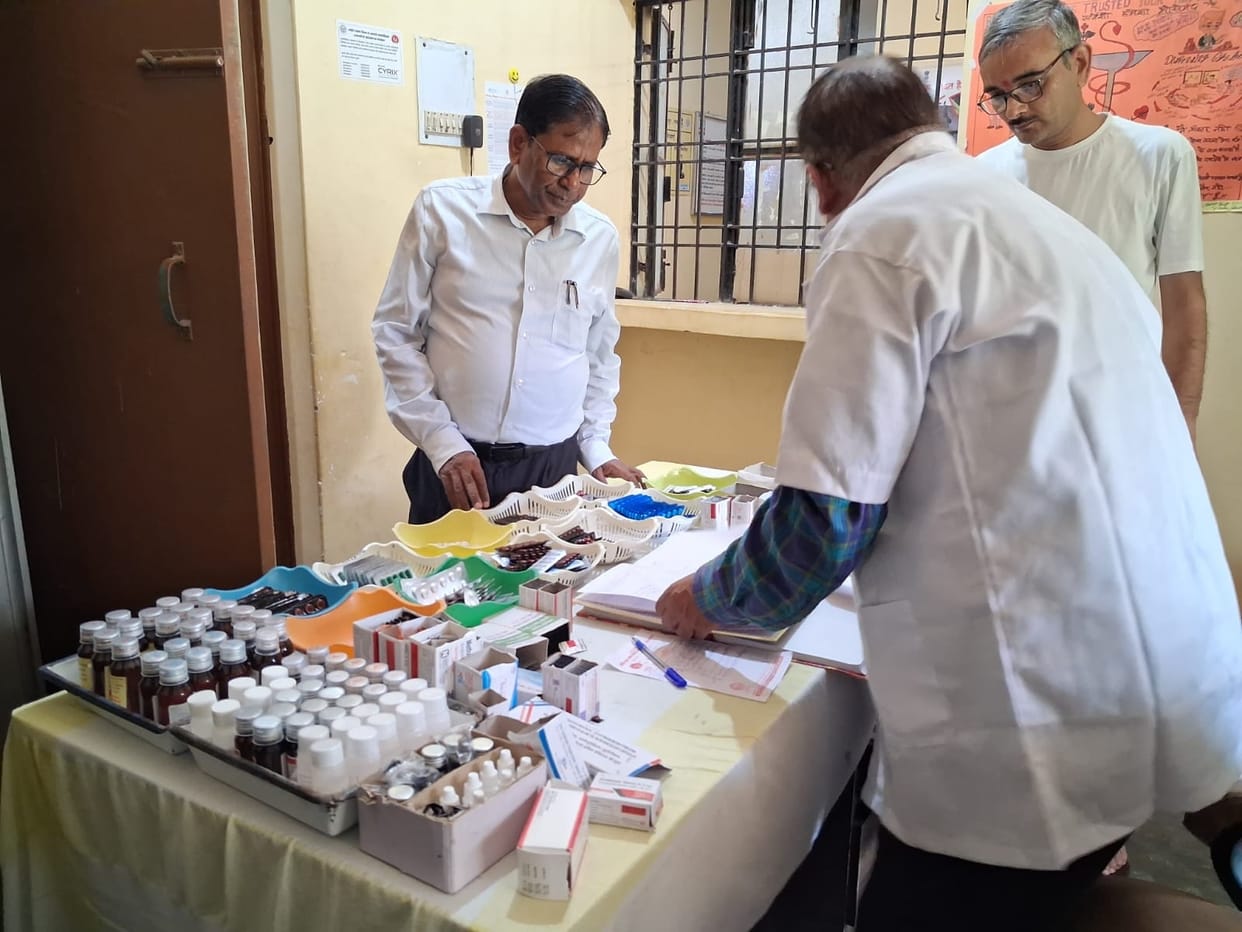 Health check-up of 130 malnourished children at Jan Arogya Mela