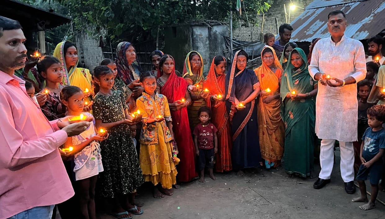 Took a pledge for water conservation by lighting a lamp.