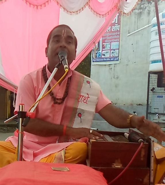 Devotees became emotional upon hearing the account of Lord Ram's exile.
