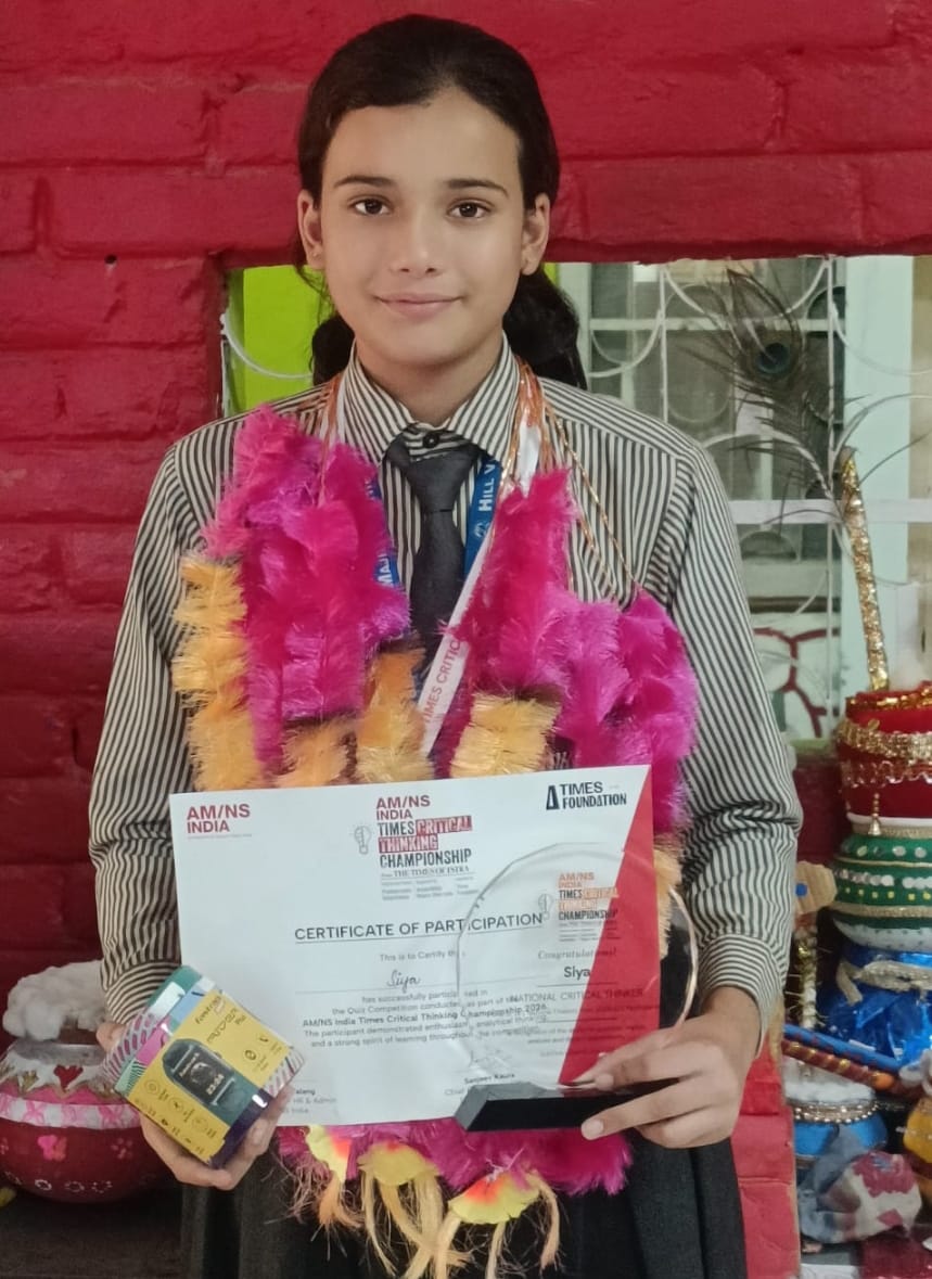 राष्ट्रीय स्तर प्रतियोगिता में बेहतर प्रदर्शन करने के बाद स्कूल में सिया का स्वागत करते हुए प्र