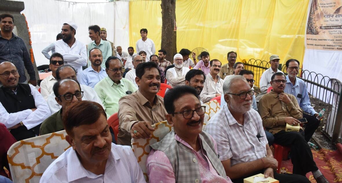 रायल फैमिली ऑफ अवध की ओर से आयोजित याद ए मीर कार्यक्रम में बोलते न्यायाधीश सैयद कमर हसन रिजवी औ