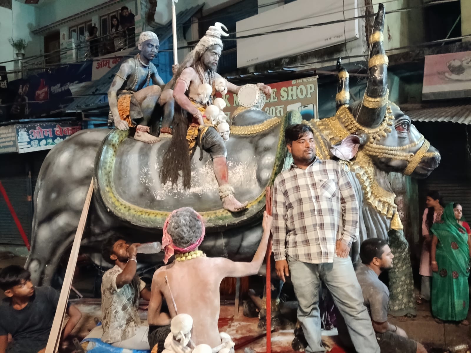 सुकरौली में गणपति प्रतिमा विसर्जन के लिए निकली शोभायात्रा में शामिल आकर्षक झांकी और उमड़े श्रद्