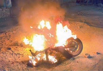 Scooter catches fire while being ridden in front of a petrol pump