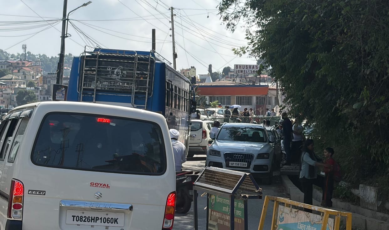 Roads turned into parking lots: Commuters face traffic jams and inconvenience.