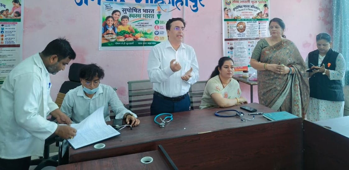 सेवा भारती की ओर से वन स्टॉप सेंटर में आयोजित कार्यक्रम में महिलाओं को संबोधित करते डॉ. गौरव म