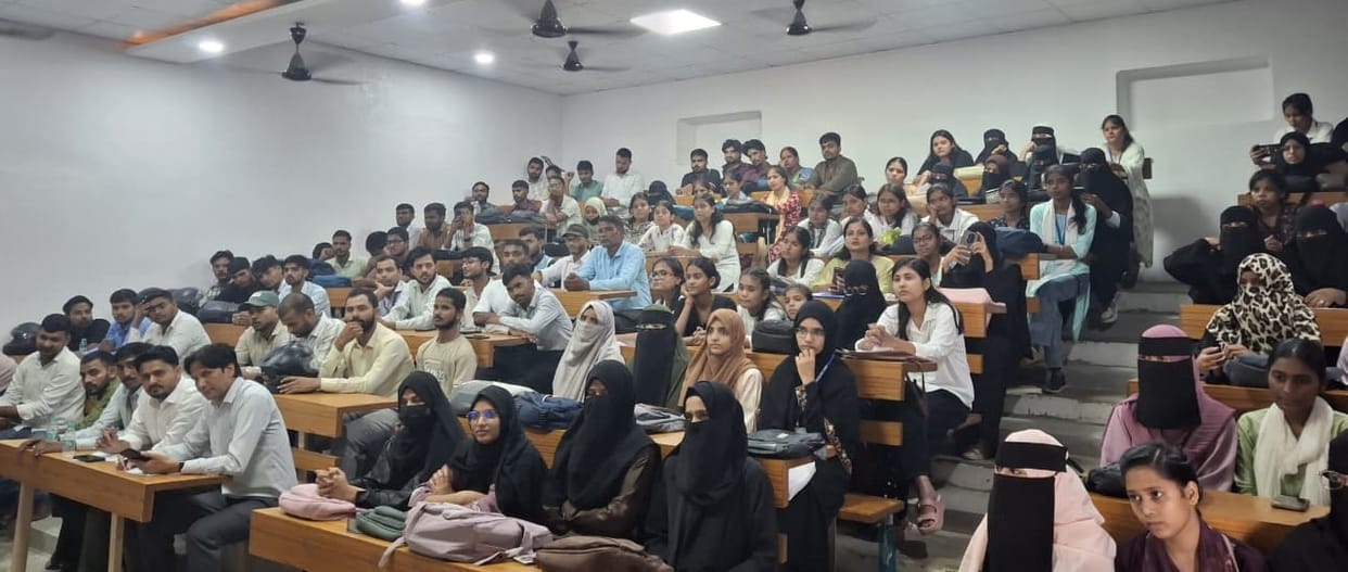 Students of Shibli National College took a pledge for de-addiction and service.